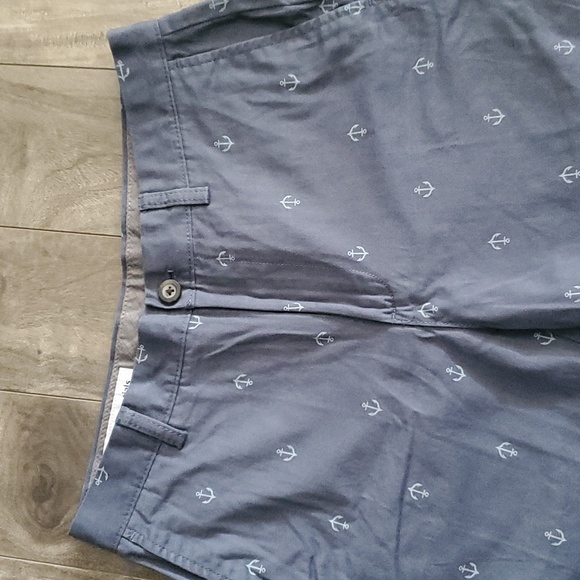 2/$40 💕 NWOT Mens Shorts - Picture 2 of 5